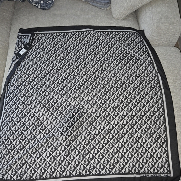 Karl Lagerfeld Accessories - Karl Lagerfeld Black and White Casual Scarf